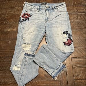Abercrombie size 28/6 distressed, embroidered jeans